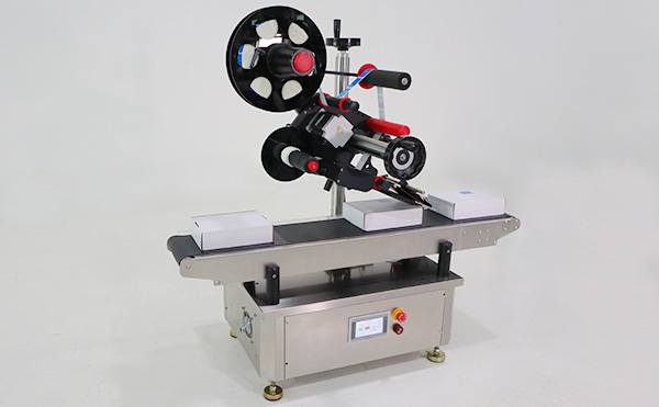 全自動(dòng)貼標(biāo)機(jī)與自動(dòng)貼標(biāo)機(jī)的區(qū)別在哪？