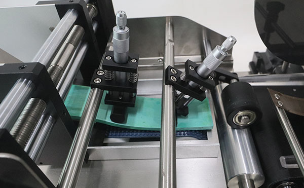 平面貼標(biāo)機,彩盒平面貼標(biāo)機,全自動貼標(biāo)機