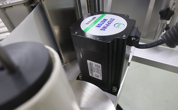 雙側(cè)面貼標(biāo)機(jī)器,側(cè)面貼標(biāo)機(jī),全自動貼標(biāo)機(jī)