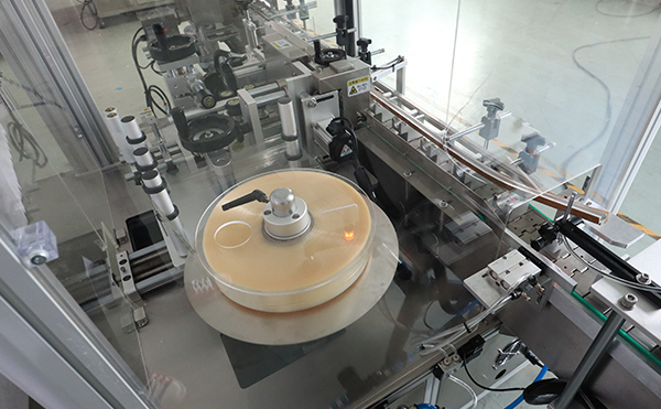 圓瓶礦泉水套標(biāo)機,套標(biāo)機,圓瓶套標(biāo)機