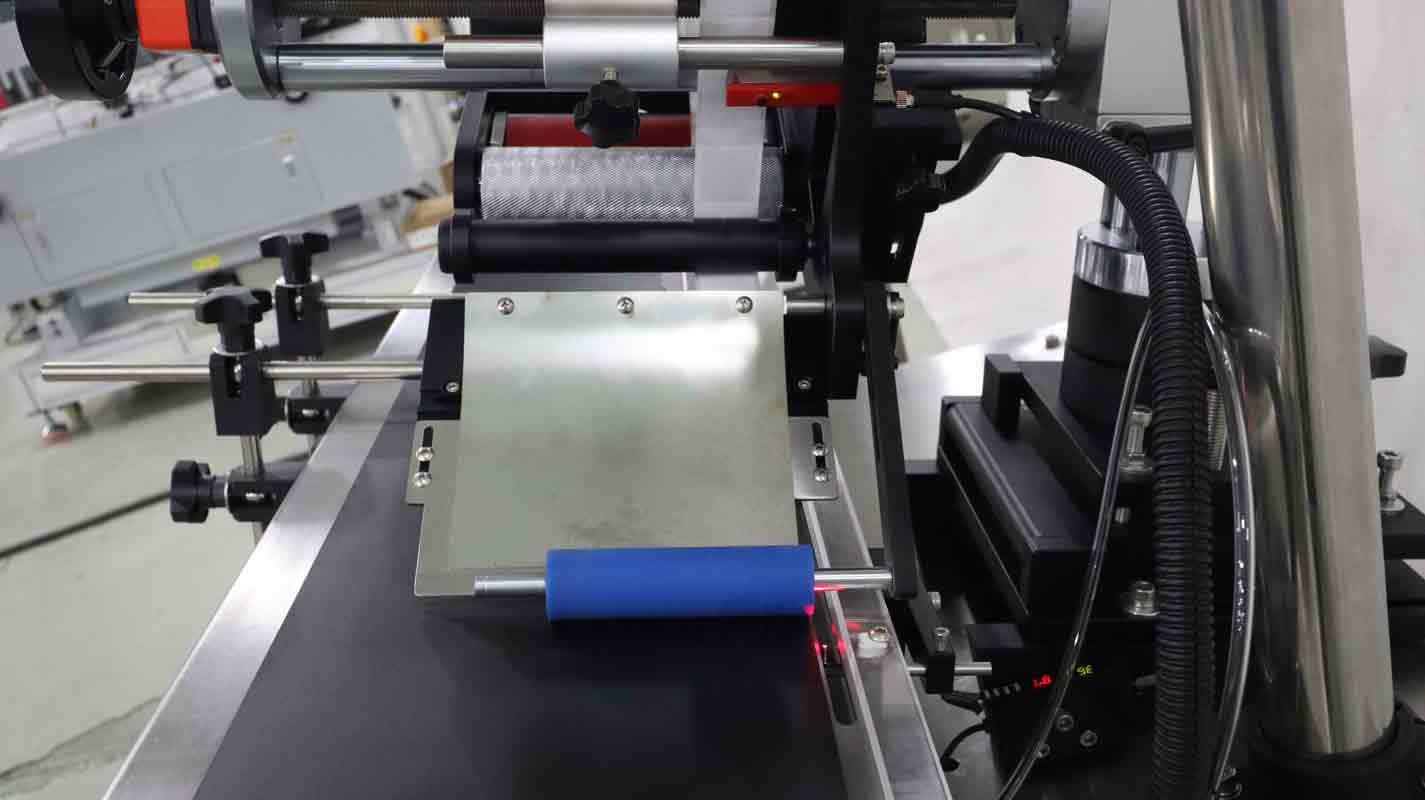 全自動(dòng)上下面貼標(biāo)機(jī),貼標(biāo)機(jī)設(shè)備,平面貼標(biāo)機(jī)