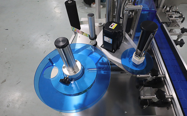 平面貼標(biāo)機(jī),圓瓶貼標(biāo)機(jī),自動(dòng)貼標(biāo)機(jī),東莞貼標(biāo)機(jī)