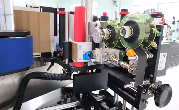 全自動(dòng)圓瓶貼標(biāo)機(jī),貼標(biāo)機(jī),貼標(biāo)機(jī)廠家,佼佼者