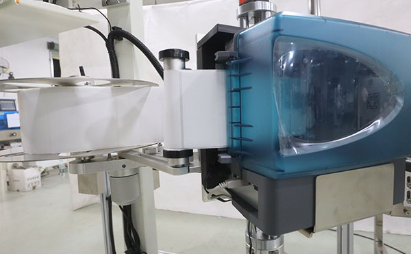 實時打印貼標機,自動貼標設(shè)備,即時打印貼標機